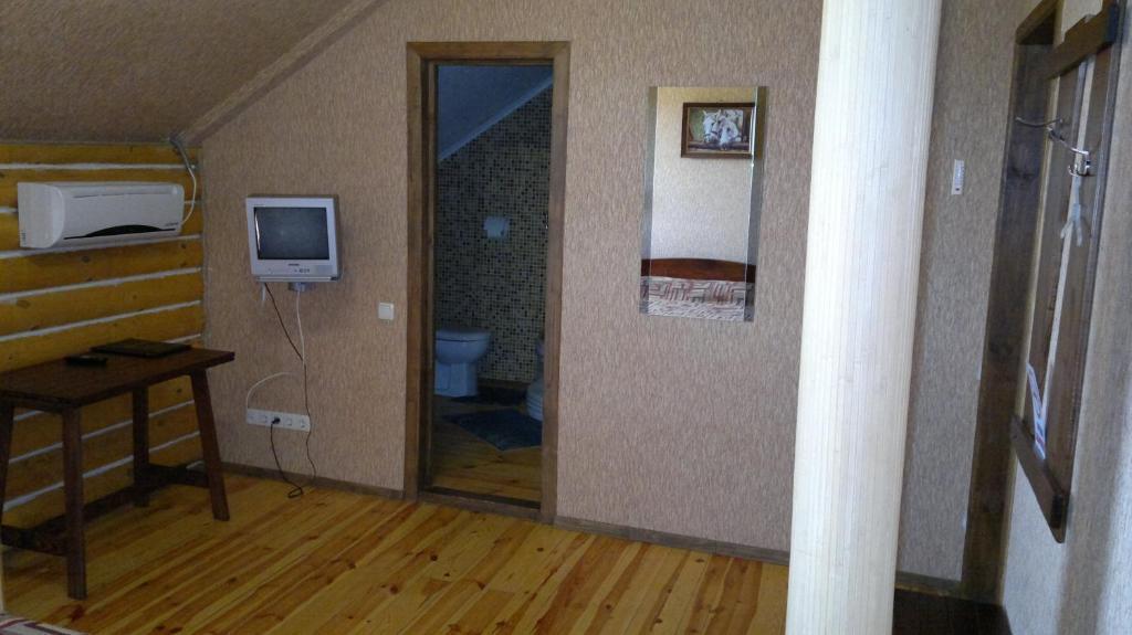 Panska Hata Hotel Nyzhnya Khortytsya Ruang foto