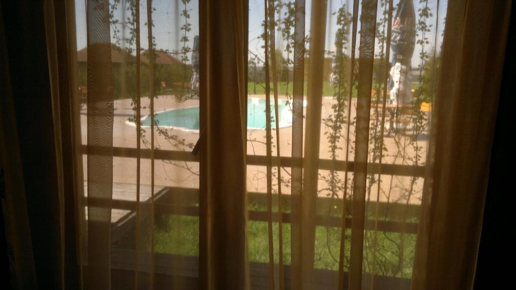 Panska Hata Hotel Nyzhnya Khortytsya Ruang foto